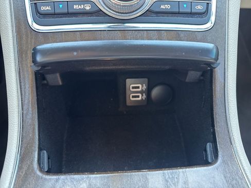 Used 2019 Lincoln Continental Select image 26