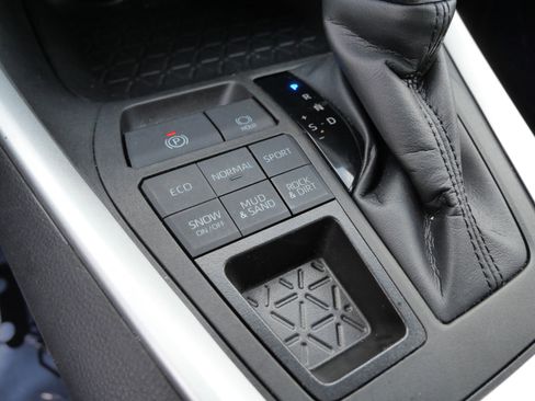 Certified 2023 Toyota RAV4 XLE image 33