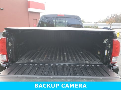 Used 2016 Toyota Tacoma TRD Sport image 10