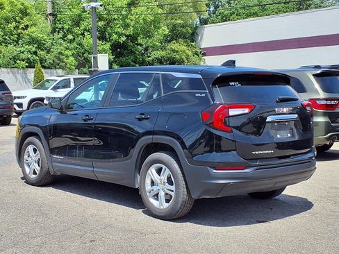 Used 2024 GMC Terrain SLE FWD image 2