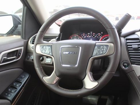 Used 2015 GMC Yukon Denali w/ Premium Package image 25