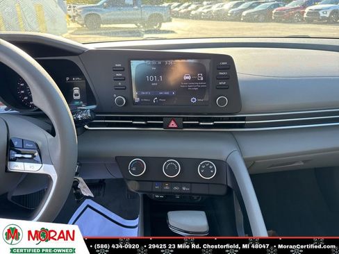 Used 2021 Hyundai Elantra SE image 15
