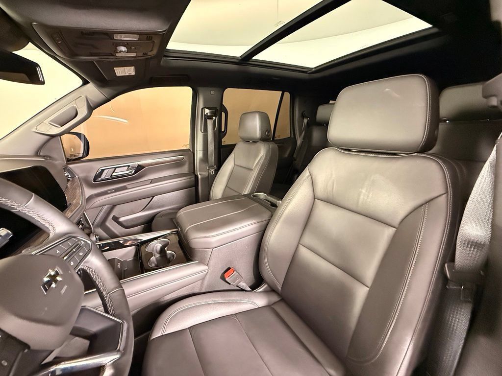 Used 2025 Chevrolet Tahoe Z71 w/ Comfort Package AWD/4WD image 46