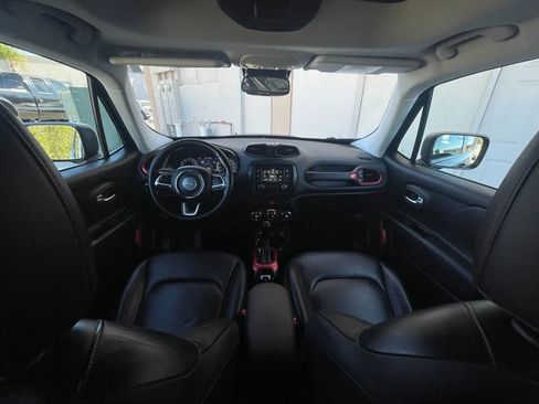 Used 2016 Jeep Renegade Trailhawk w/ Premium Trailhawk Package image 12