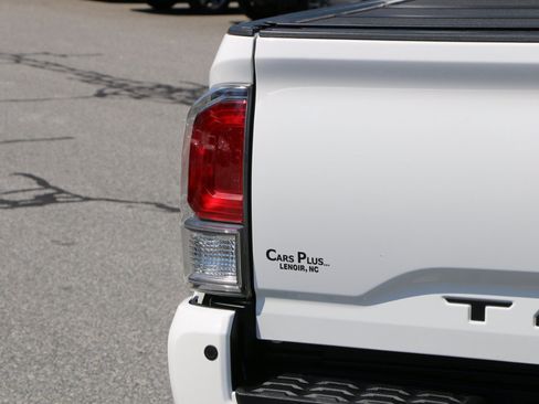 Used 2020 Toyota Tacoma TRD Off-Road w/ TRD Premium Off Road Package AWD/4WD image 6