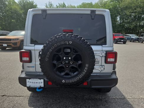 Used 2023 Jeep Wrangler Unlimited w/ Sun & Screen Package AWD/4WD image 5