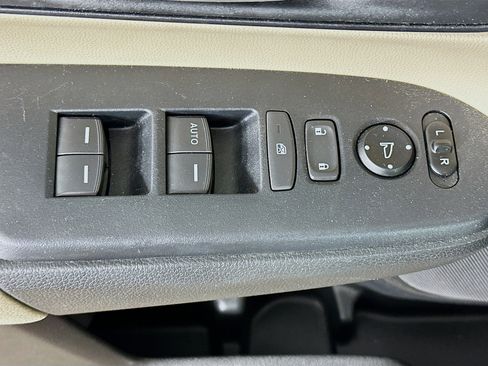 Used 2019 Honda CR-V LX image 15