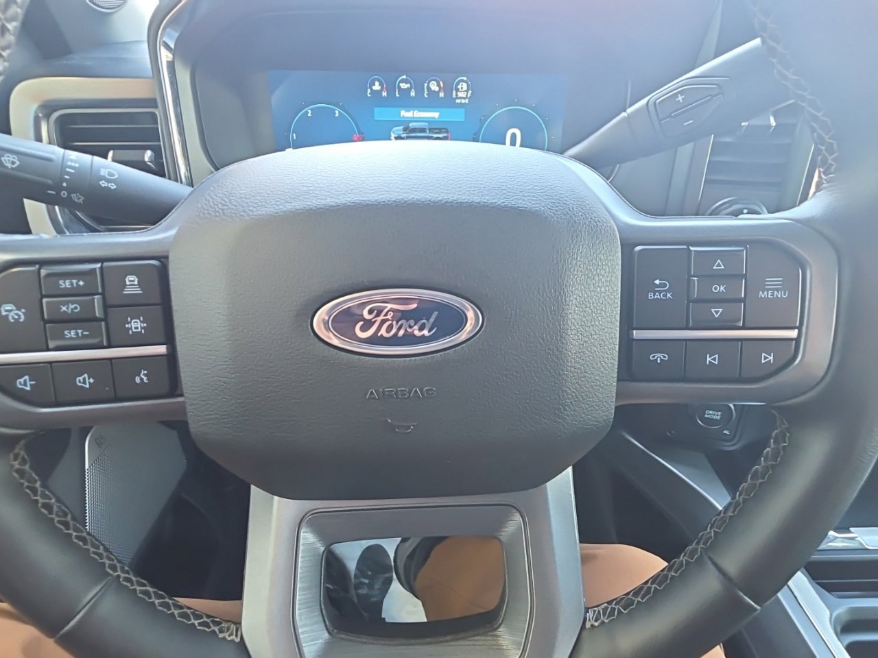 Used 2025 Ford F350 Lariat w/ Lariat Ultimate Package AWD/4WD image 28