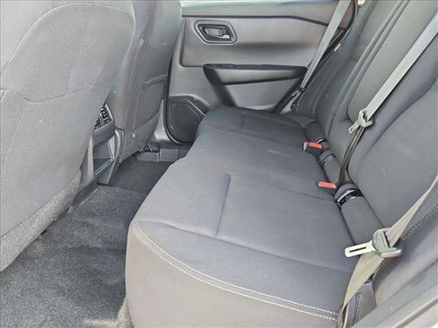 Used 2024 Nissan Rogue S image 17