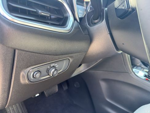 Used 2023 Chevrolet Equinox LT image 14