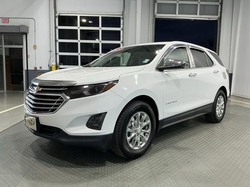 Used 2020 Chevrolet Equinox LS image 2