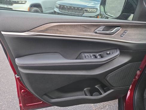 New 2025 Jeep Grand Cherokee L Limited w/ Trailer Tow Package image 5