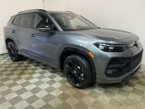 New 2026 Volkswagen Tiguan SE R-Line image 1