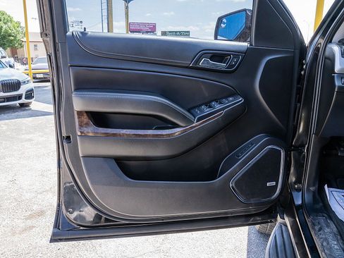 Used 2018 Chevrolet Suburban LT image 10