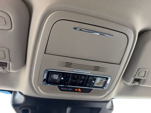 Used 2025 Lincoln Corsair Reserve w/ Equipment Group 202A AWD/4WD image 18