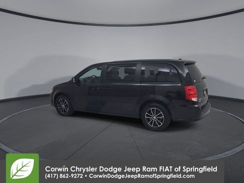 Used 2017 Dodge Grand Caravan SE FWD image 10