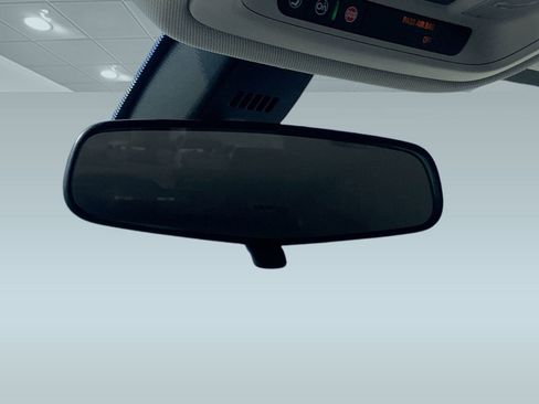 Used 2019 Chevrolet Traverse LT image 16