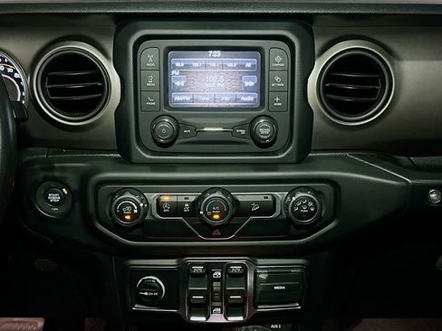 Used 2018 Jeep Wrangler Unlimited Sport S AWD/4WD image 15