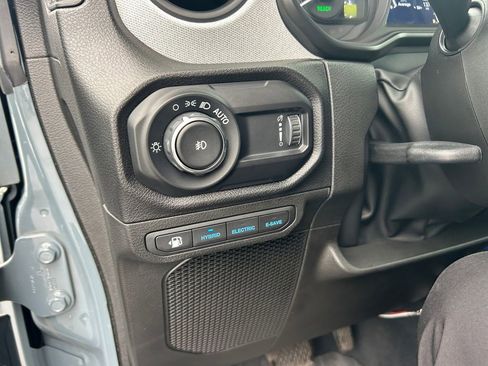 Used 2024 Jeep Wrangler Unlimited image 21