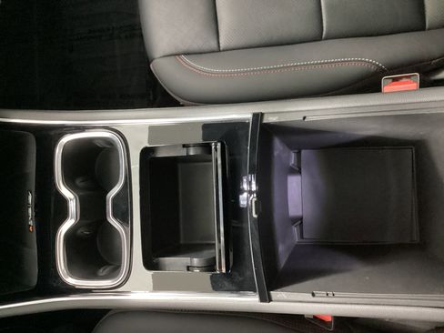 Used 2024 Chevrolet Traverse RS image 21