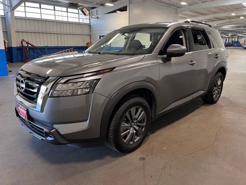 Used 2024 Nissan Pathfinder SV FWD image 7