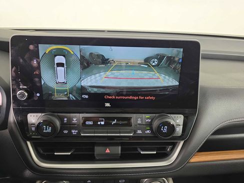 Used 2024 Toyota Grand Highlander Platinum image 16