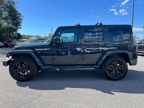 Used 2018 Jeep Wrangler Unlimited Sahara image 2