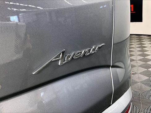 Certified 2023 Buick Enclave Avenir image 10