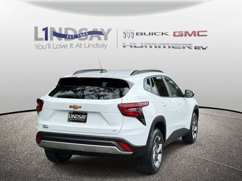 Certified 2025 Chevrolet Trax LT FWD image 3