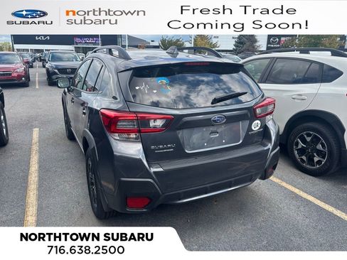 Used 2021 Subaru Crosstrek 2.0i Premium image 3