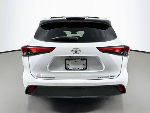 Used 2022 Toyota Highlander Limited AWD/4WD image 6