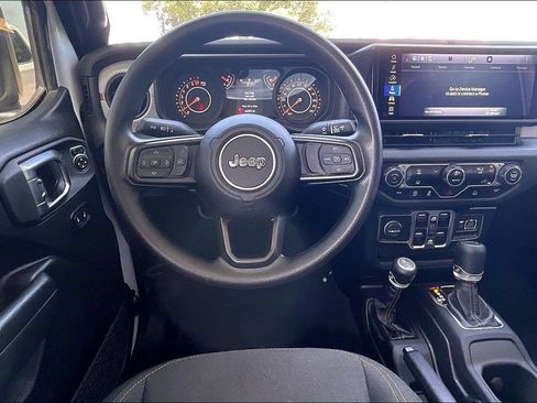 Used 2025 Jeep Gladiator Sport AWD/4WD image 8