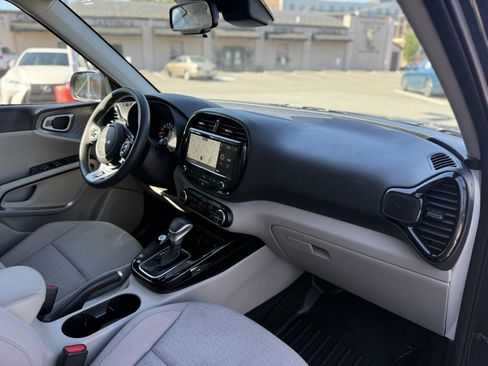 Used 2022 Kia Soul S image 23