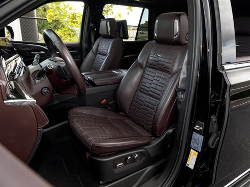 Used 2021 Cadillac Escalade Premium Luxury Platinum RWD image 30