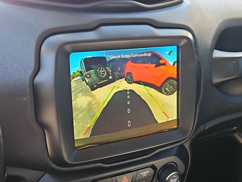 Used 2023 Jeep Renegade Latitude w/ Premium Group image 20