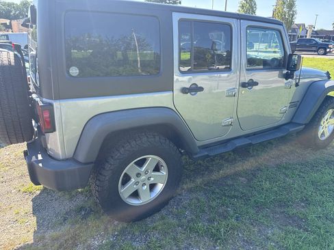 Used 2015 Jeep Wrangler Unlimited Sport w/ Quick Order Package 24S AWD/4WD image 10