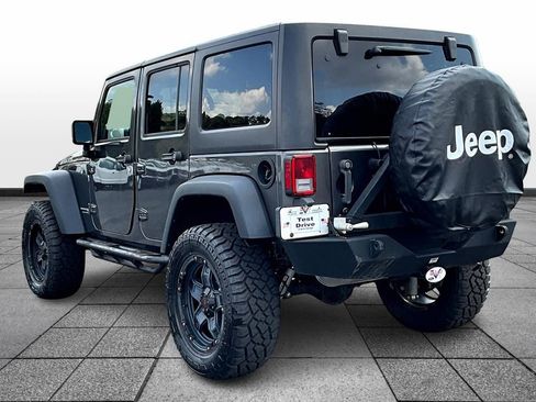 Used 2018 Jeep Wrangler Unlimited Rubicon w/ Connectivity Group image 12