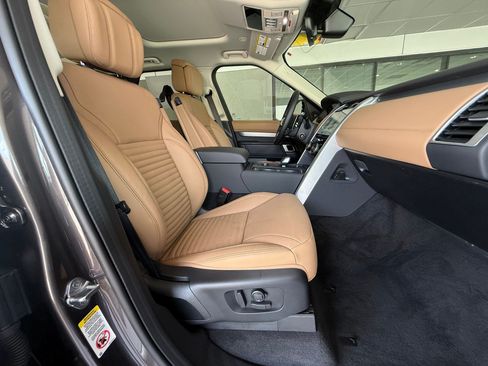 New 2026 Land Rover Discovery Limited Edition AWD/4WD image 32