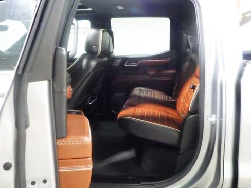 Used 2025 GMC Sierra 1500 Denali Ultimate AWD/4WD image 8