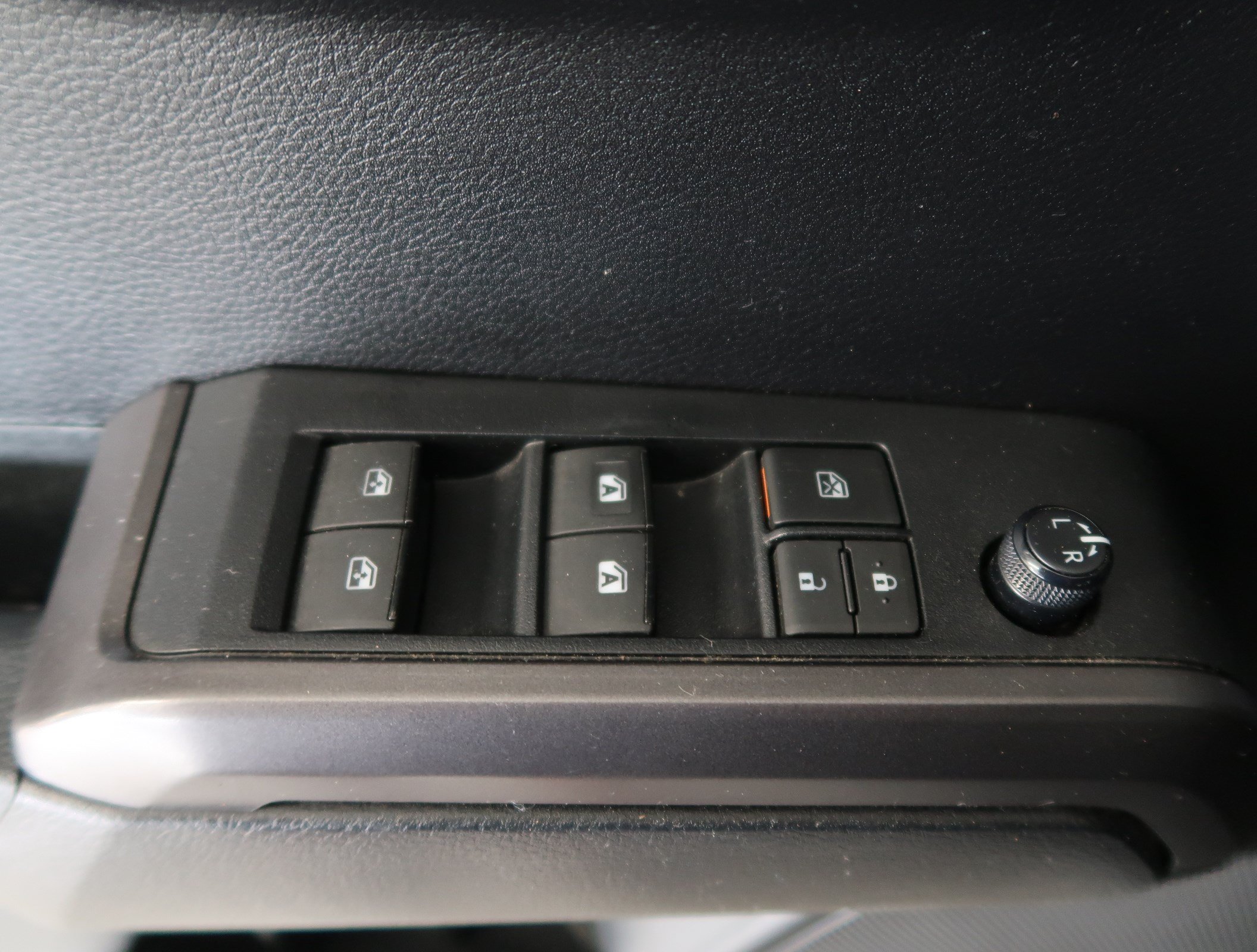 Used 2021 Toyota Tacoma TRD Off-Road AWD/4WD image 19