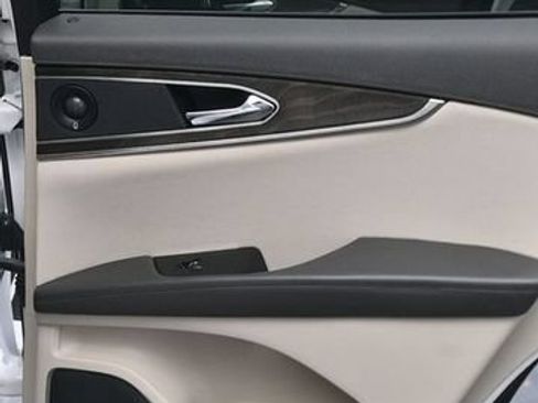 Used 2019 Lincoln Nautilus Reserve AWD/4WD image 10
