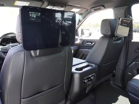 New 2026 GMC Yukon XL Denali w/ Advanced Technology Package AWD/4WD image 12