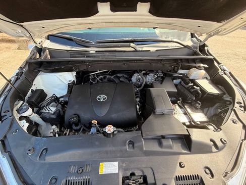Used 2019 Toyota Highlander XLE image 12