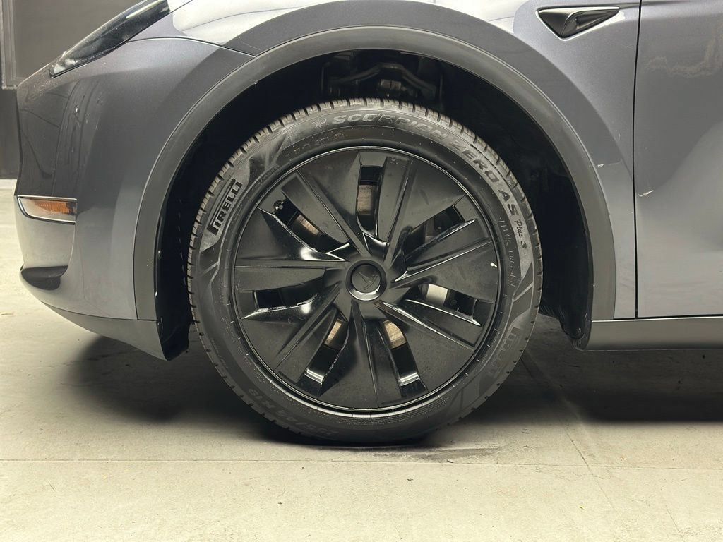Used 2023 Tesla Model Y Long Range AWD/4WD image 33