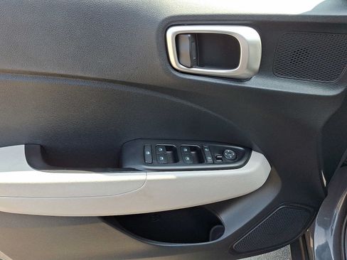 Used 2024 Hyundai Venue SEL FWD image 13