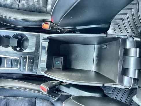 Used 2020 Ford Escape Titanium AWD/4WD image 27