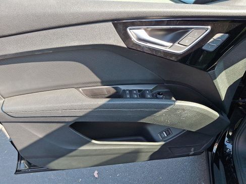 Used 2023 Audi Q4 e-tron Prestige w/ 20" Wheel Package image 9