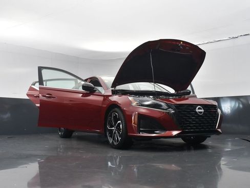 New 2025 Nissan Altima 2.5 SR image 29