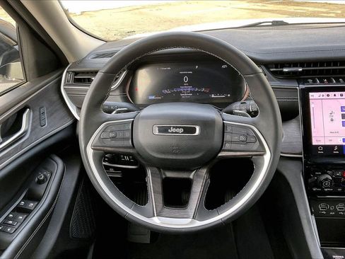 Certified 2023 Jeep Grand Cherokee Limited image 10