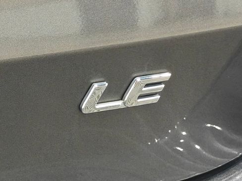 Used 2015 Toyota Sienna LE image 41